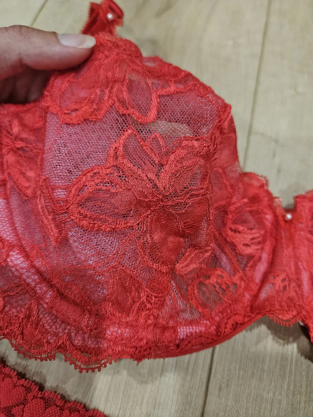 Victoria's Secret Red Lace Underwire Lace Bra & Bikini Set - Picture 4 of 6
